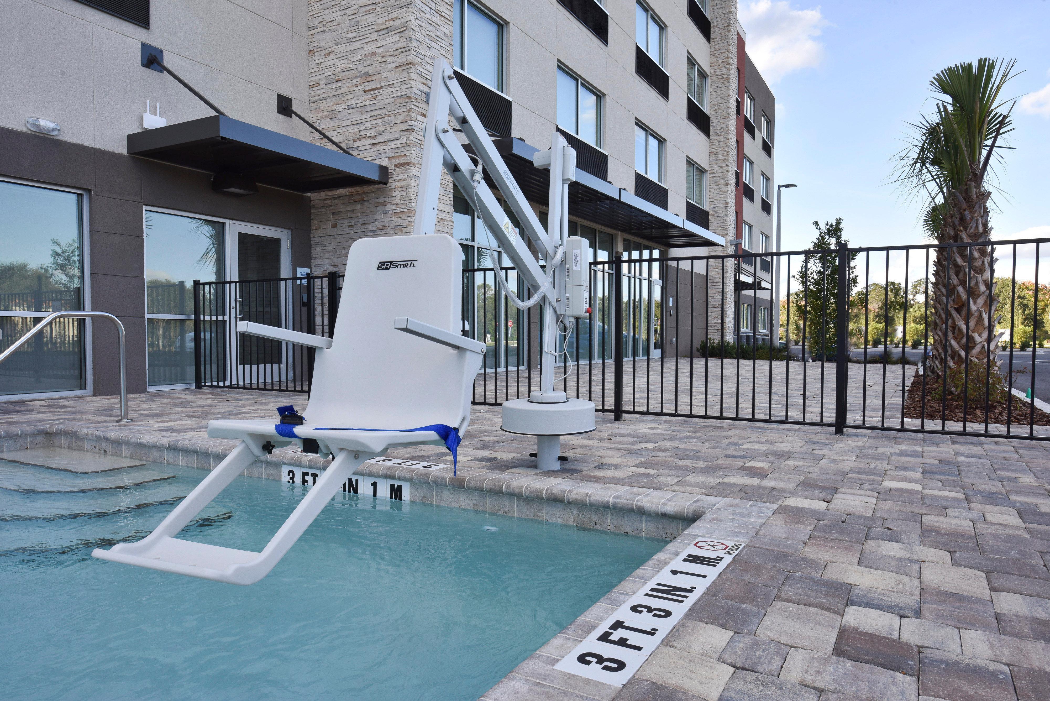 Express & - Orlando - Southeast By Ihg Hotel Lake Hart